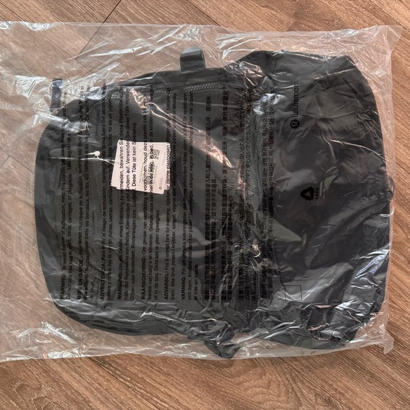 New! Lululemon Crew Backpack 22L Logo Black Bookbag - Picture 7 of 7